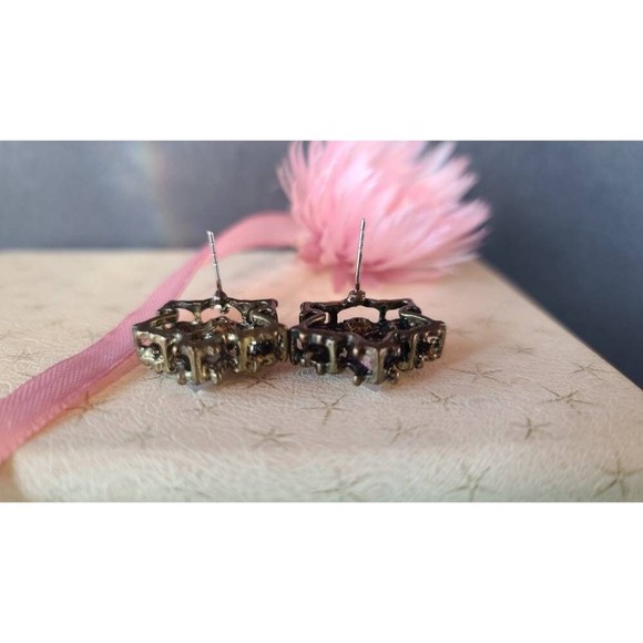 Muted Neutral Pink Rhinestone Pierced Earrings - Picture 9 of 10